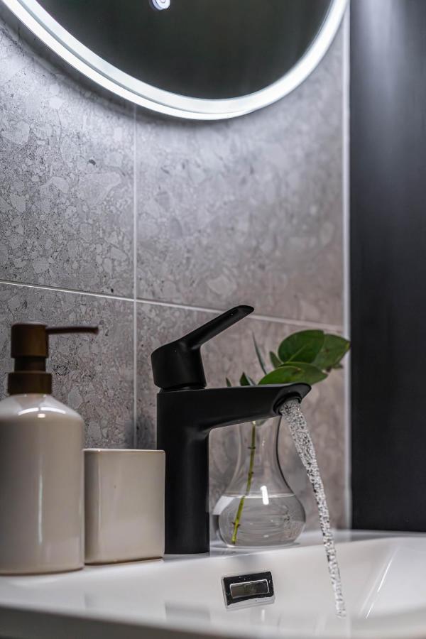 Charming And Bright In Appartement Ålesund